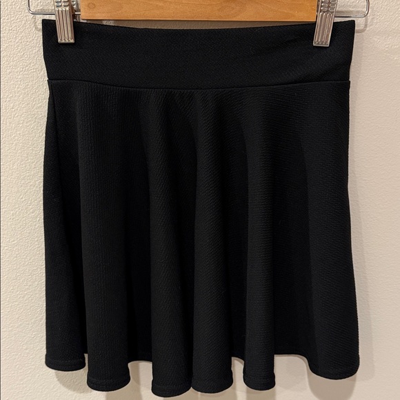 Elegant Black Skater Skirt - Picture 1 of 3